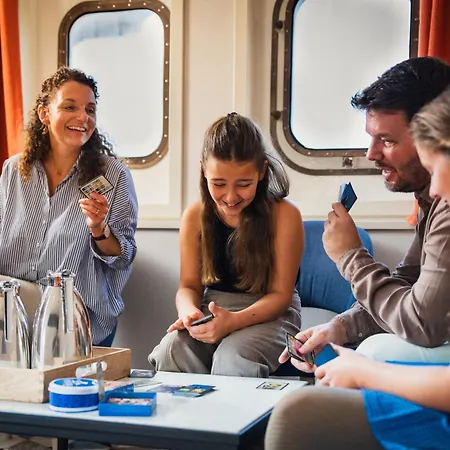 Dfds Ferry - Amsterdam To Newcastle  에이모이덴