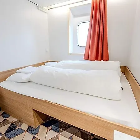  Dfds Ferry - Amsterdam To Newcastle