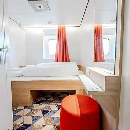  Dfds Ferry - Amsterdam To Newcastle *